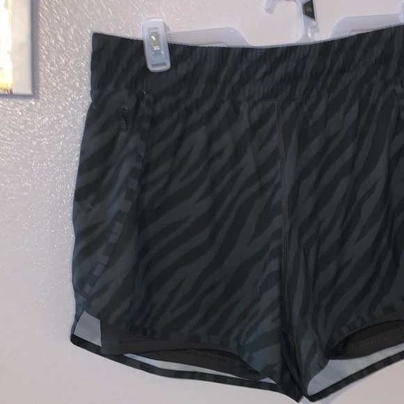 Avia black zebra print athletic gym shorts with pockets - Picture 2 of 7